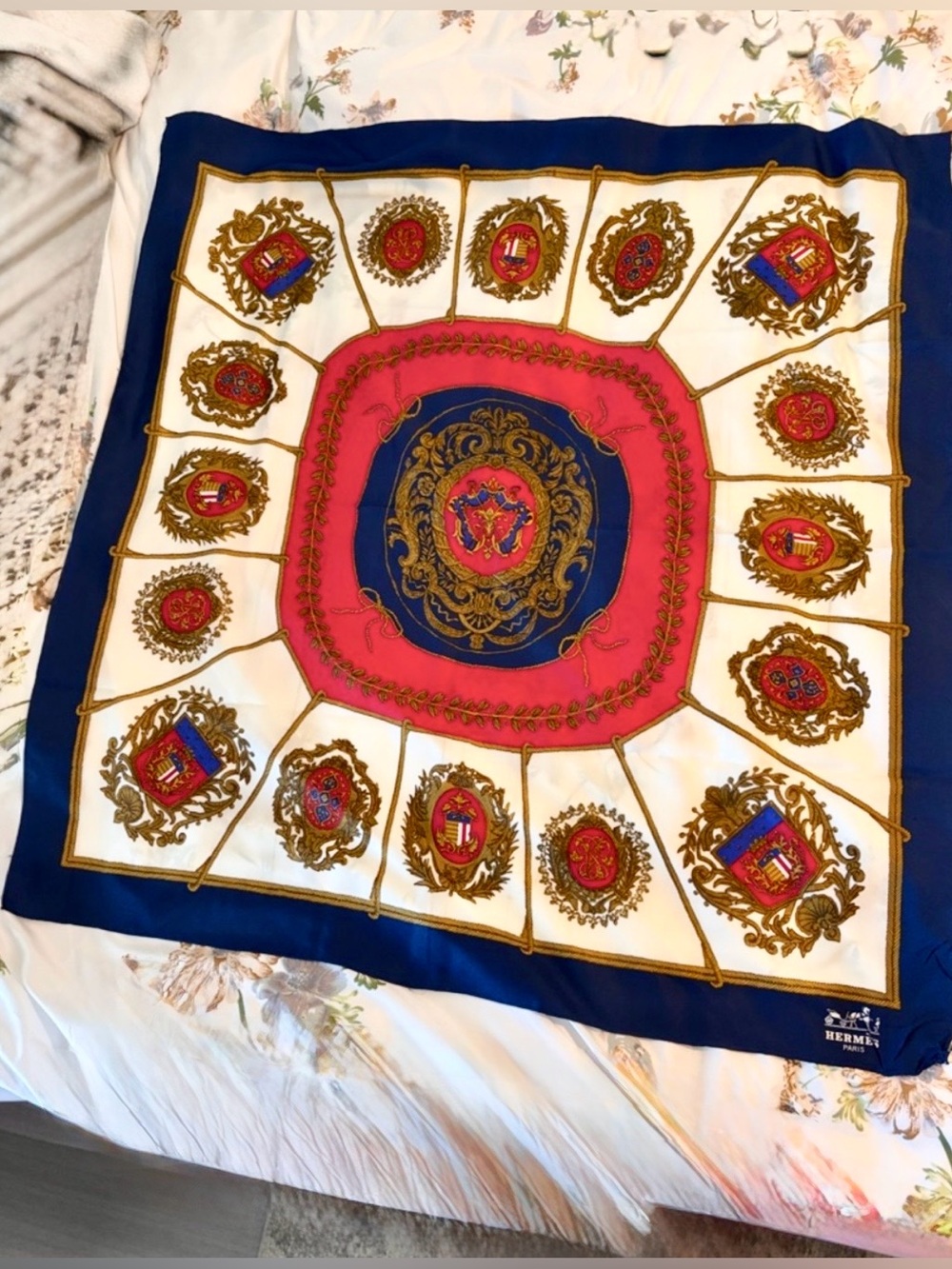 🇫🇷Hermès Carré 90 Les Armes de Paris Silk Scarf 34” Vintage Multi ❤️